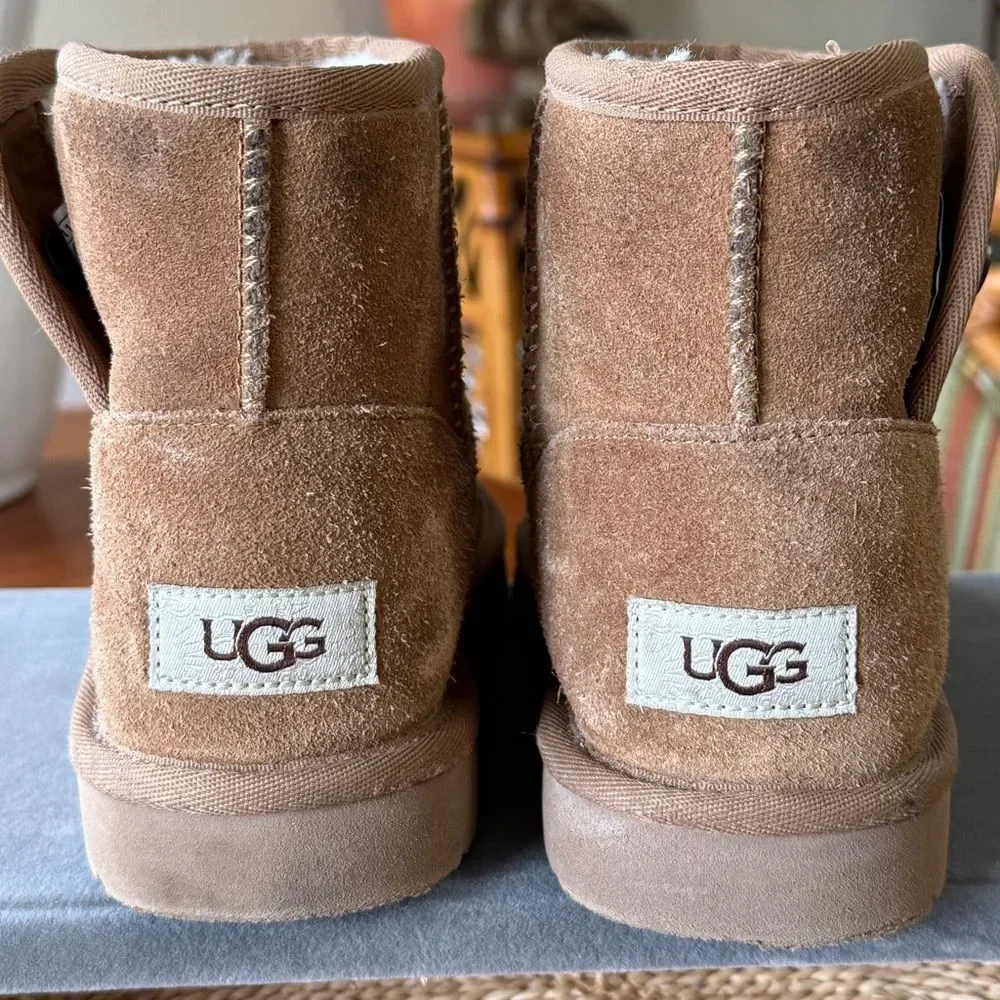 UGG Jona Suede Boots in Chestnut With a Snap Closure Size 3